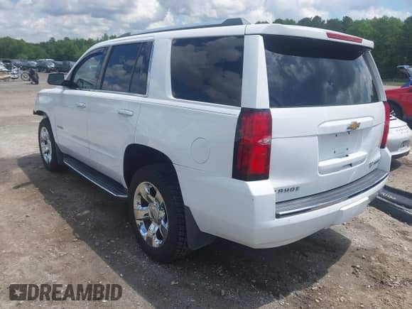 2017 Chevrolet Tahoe Premier z VIN 1GNSCCKC4HR308148, wystawiony jako IAAI lot #42264230 z przebiegiem 146 200 mil mil oraz . Historia ofert i sprzedaży dostępna na DreamBid. Obrazek 3.