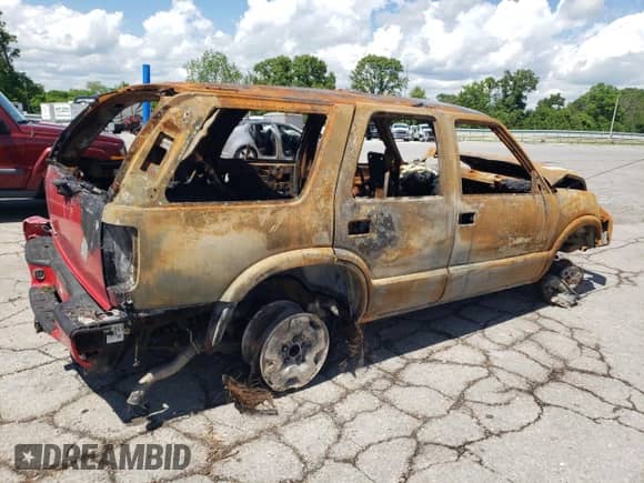2004 Chevrolet Blazer LS z VIN 1GNDT13X24K141323, wystawiony jako Copart lot #56503905 z przebiegiem Nie podano mil oraz Nie do naprawy • Non repairable. Historia ofert i sprzedaży dostępna na DreamBid. Obrazek 3.