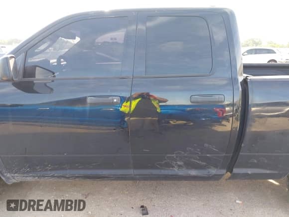 2013 Ram 1500 Express z VIN 1C6RR6FT9DS717287, wystawiony jako IAAI lot #42550627 z przebiegiem 199 739 mil mil oraz . Historia ofert i sprzedaży dostępna na DreamBid. Obrazek 14.