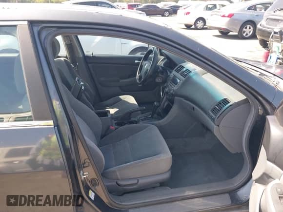 2005 Honda Accord LX с VIN 1HGCM564X5A121209, выставлен на аукционе IAAI как лот 43012702 с пробегом 274 845 миль миль и . История ставок и продаж доступна на DreamBid. Изображение 5.