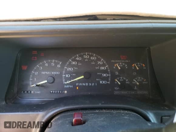 1998 Chevrolet Suburban with VIN 3GNEC16R3WG145537, listed as a Copart auction lot 56668934 with 330,842 mi miles and Salvage title. Bid and sale history available at DreamBid. Image 9.