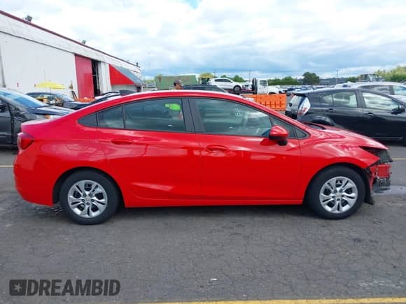 2019 Chevrolet Cruze z VIN 1G1BJ5SM5K7106904, wystawiony jako IAAI lot #42227518 z przebiegiem 91 946 mil mil oraz . Historia ofert i sprzedaży dostępna na DreamBid. Obrazek 14.