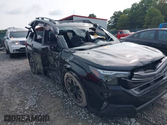 2025 Subaru Forester Premium z VIN JF2SLDDC5SH487391, wystawiony jako IAAI lot #43154703 z przebiegiem 3 099 mil mil oraz . Historia ofert i sprzedaży dostępna na DreamBid. Obrazek 18.