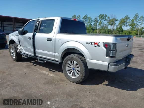 2018 Ford F-150 XL z VIN 1FTEW1E55JFA27725, wystawiony jako IAAI lot #43219314 z przebiegiem 121 282 mil mil oraz . Historia ofert i sprzedaży dostępna na DreamBid. Obrazek 3.