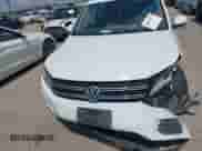 2017 Volkswagen Tiguan Wolfsburg Edition z VIN WVGRV7AX2HK006195, wystawiony jako IAAI lot #42874273 z przebiegiem 135 708 mil mil oraz . Historia ofert i sprzedaży dostępna na DreamBid. Obrazek 12.