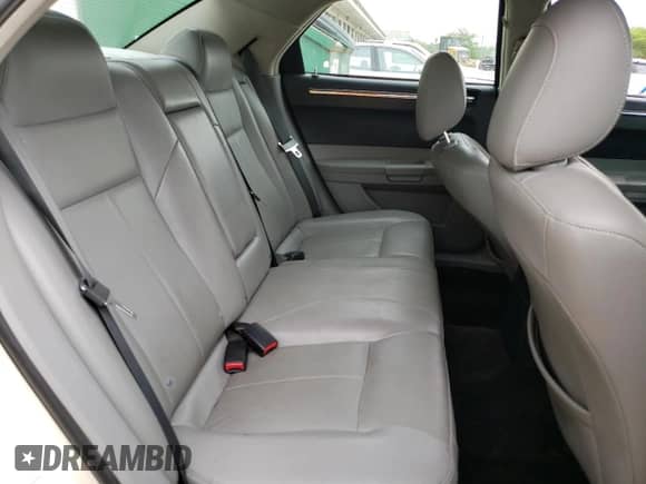 2007 Chrysler 300 Touring с VIN 2C3KA53G77H745172, выставлен на аукционе Copart как лот 60196535 с пробегом 132 223 миль миль и На запчасти • Non repairable. История ставок и продаж доступна на DreamBid. Изображение 10.