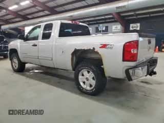 2010 Chevrolet Silverado 1500 LT z VIN 1GCSKSE31AZ109324, wystawiony jako Copart lot #84236565 z przebiegiem 224 097 mil mil oraz Czysty tytuł • Clean title. Historia ofert i sprzedaży dostępna na DreamBid. Obrazek 2.