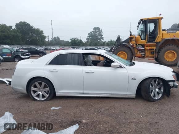 2014 Chrysler 300 SRT-8 с VIN 2C3CCAFJ6EH156853, выставлен на аукционе IAAI как лот 42370748 с пробегом 44 434 миль миль и . История ставок и продаж доступна на DreamBid. Изображение 14.