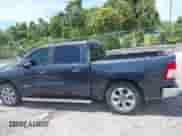 2020 Ram 1500 Big Horn z VIN 1C6RREFT7LN158197, wystawiony jako IAAI lot #42560432 z przebiegiem 101 065 mil mil oraz . Historia ofert i sprzedaży dostępna na DreamBid. Obrazek 14.