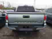 2022 Toyota Tacoma TRD Off Road z VIN 3TMCZ5AN7NM509680, wystawiony jako IAAI lot #40969066 z przebiegiem 33 331 mil mil oraz . Historia ofert i sprzedaży dostępna na DreamBid. Obrazek 16.