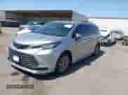 2022 Toyota Sienna LE с VIN 5TDBSKFC4NS070394, выставлен на аукционе IAAI как лот 42898514 с пробегом 130 439 миль миль и . История ставок и продаж доступна на DreamBid. Изображение 2.