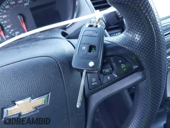 2017 Chevrolet Trax LS z VIN 3GNCJKSB6HL185732, wystawiony jako IAAI lot #43403281 z przebiegiem 155 457 mil mil oraz . Historia ofert i sprzedaży dostępna na DreamBid. Obrazek 11.