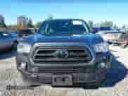 2021 Toyota Tacoma SR5 z VIN 3TMDZ5BN4MM106371, wystawiony jako IAAI lot #43451030 z przebiegiem 47 236 mil mil oraz . Historia ofert i sprzedaży dostępna na DreamBid. Obrazek 12.