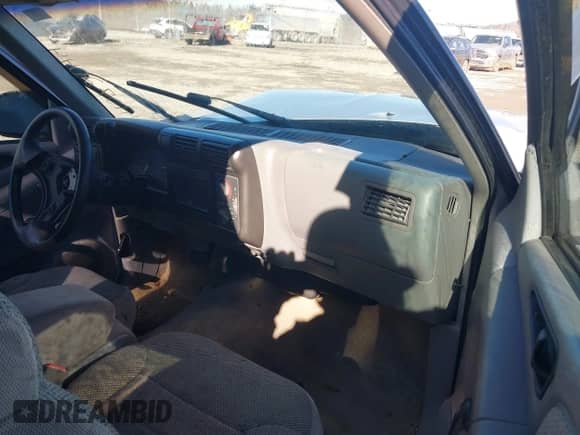 1994 Chevrolet S-10 LS z VIN 1GCCS19ZXR8233932, wystawiony jako IAAI lot #41072044 z przebiegiem 171 666 mil mil oraz . Historia ofert i sprzedaży dostępna na DreamBid. Obrazek 5.