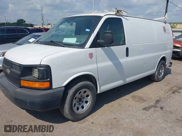 2013 Chevrolet Express Cargo with VIN 1GCSGAFX1D1146809, listed as a IAAI auction lot 43018191 with 233,190 mi miles and . Bid and sale history available at DreamBid. Image 17.