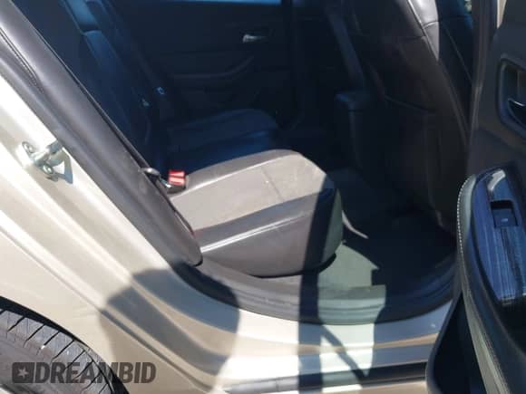 2014 Chevrolet Malibu LT z VIN 1G11C5SL7EF302088, wystawiony jako IAAI lot #43191742 z przebiegiem 134 716 mil mil oraz . Historia ofert i sprzedaży dostępna na DreamBid. Obrazek 8.