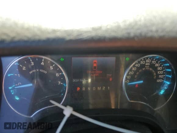 2012 Ford F-150 XL with VIN 1FTFX1ET8CKD44389, listed as a Copart auction lot 82520625 with 303,119 mi miles and Clean title. Bid and sale history available at DreamBid. Image 9.