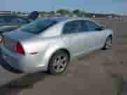 2010 Chevrolet Malibu z VIN 1G1ZF5EZ7AF112585, wystawiony jako IAAI lot #42164737 z przebiegiem 95 443 mil mil oraz . Historia ofert i sprzedaży dostępna na DreamBid. Obrazek 4.