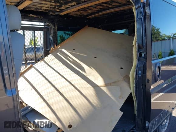 2018 Ram ProMaster Cargo z VIN 3C6TRVAG7JE147430, wystawiony jako IAAI lot #42730877 z przebiegiem 8 442 mil mil oraz . Historia ofert i sprzedaży dostępna na DreamBid. Obrazek 17.