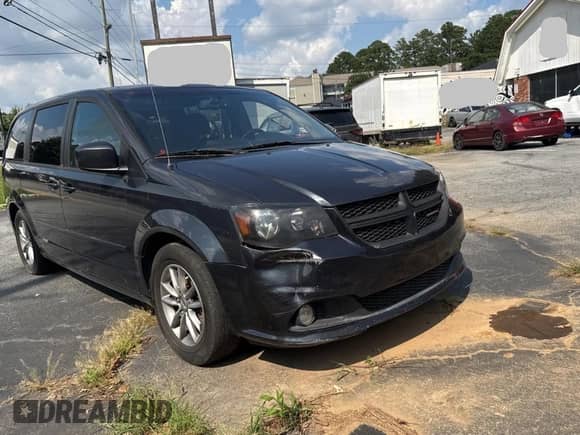 2014 Dodge Grand Caravan R/T with VIN 2C4RDGEG9ER194700, listed as a Copart auction lot 70061395 with 124,223 mi miles and Clean title. Bid and sale history available at DreamBid. Image 1.