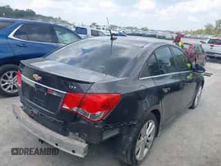 2014 Chevrolet Cruze LTZ z VIN 1G1PG5SB8E7329896, wystawiony jako IAAI lot #43251516 z przebiegiem 142 624 mil mil oraz . Historia ofert i sprzedaży dostępna na DreamBid. Obrazek 4.