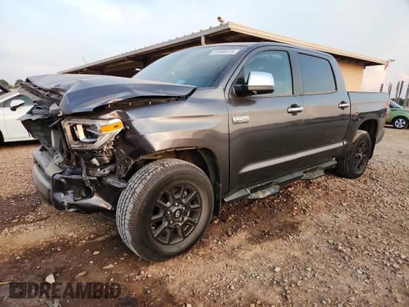 2020 Toyota Tundra Platinum с VIN 5TFGY5F15LX266288, выставлен на аукционе Copart как лот 81099515 с пробегом 124 933 миль миль и Списание • Salvage title. История ставок и продаж доступна на DreamBid. Изображение 1.