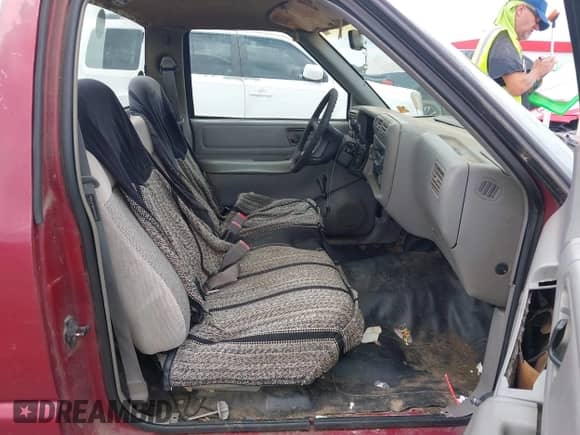 1996 Chevrolet S-10 with VIN 1GCCS1445TK201136, listed as a IAAI auction lot 42440134 with 223,301 mi miles and . Bid and sale history available at DreamBid. Image 5.