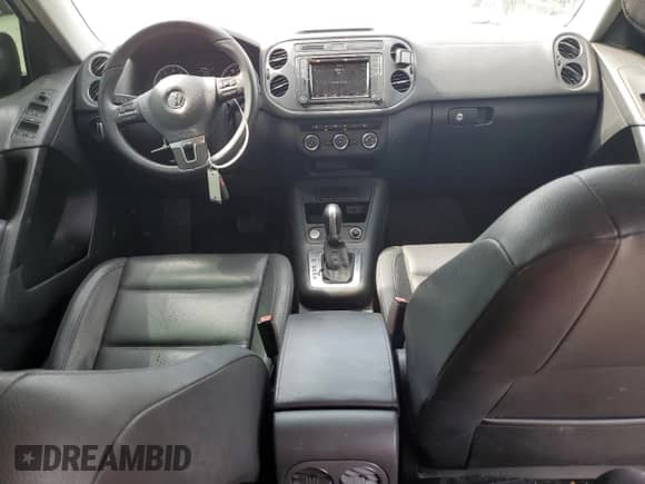 2017 Volkswagen Tiguan S с VIN WVGAV7AX8HK031860, выставлен на аукционе Copart как лот 70430525 с пробегом 132 750 миль миль и Чистый • Clean title. История ставок и продаж доступна на DreamBid. Изображение 8.