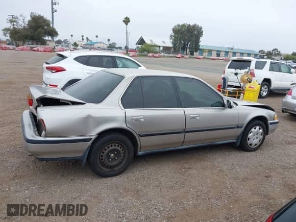 1991 Honda Accord LX z VIN JHMCB7655MC000372, wystawiony jako IAAI lot #42372597 z przebiegiem 153 129 mil mil oraz . Historia ofert i sprzedaży dostępna na DreamBid. Obrazek 13.