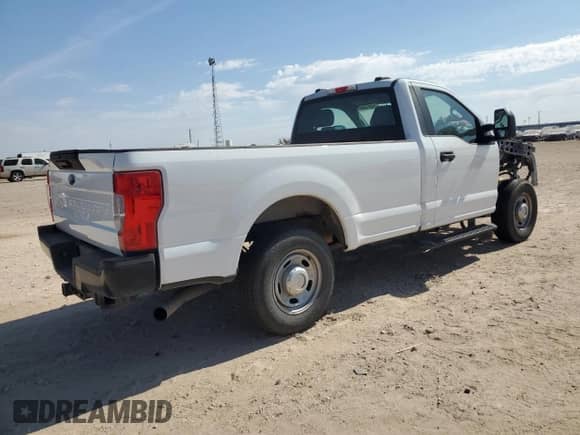 2022 Ford F-250 XL with VIN 1FTBF2A62NEF57914, listed as a Copart auction lot 74834044 with 33,394 mi miles and Salvage title. Bid and sale history available at DreamBid. Image 3.