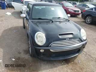 2005 MINI Hardtop S with VIN WMWRE33475TD92196, listed as a IAAI auction lot 42492221 with 145,829 mi miles and . Bid and sale history available at DreamBid. Image 6.
