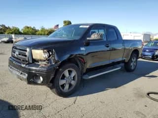 2011 Toyota Tundra с VIN 5TFRY5F15BX106886, выставлен на аукционе Copart как лот 71504735 с пробегом 240 768 миль миль и Списание • Salvage title. История ставок и продаж доступна на DreamBid. Изображение 1.