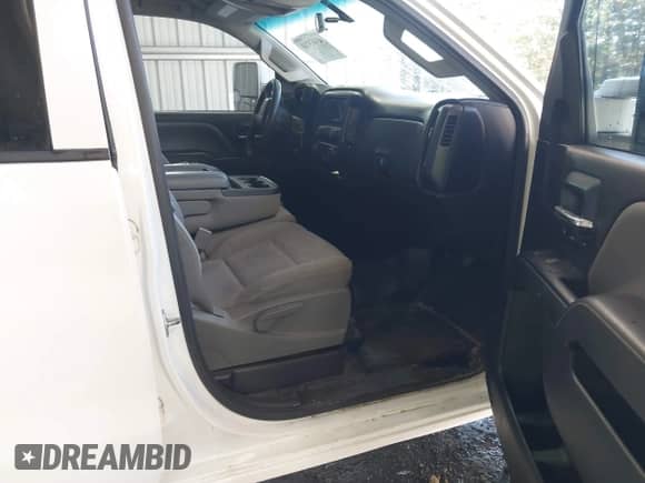 2015 Chevrolet Silverado 2500HD Work Truck с VIN 1GC1KUE88FF175767, выставлен на аукционе IAAI как лот 43463710 с пробегом 267 000 миль миль и . История ставок и продаж доступна на DreamBid. Изображение 5.