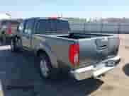 2007 Nissan Frontier SE z VIN 1N6AD09U27C410352, wystawiony jako IAAI lot #43039772 z przebiegiem 150 897 mil mil oraz . Historia ofert i sprzedaży dostępna na DreamBid. Obrazek 3.