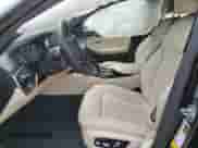 2019 BMW 5 Series 540i xDrive z VIN WBAJE7C53KWW29142, wystawiony jako Copart lot #80081955 z przebiegiem Nie podano mil oraz Szkoda całkowita • Salvage title. Historia ofert i sprzedaży dostępna na DreamBid. Obrazek 7.