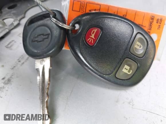 2013 Chevrolet Silverado 1500 LS z VIN 3GCPCREA3DG285970, wystawiony jako IAAI lot #43182821 z przebiegiem 289 384 mil mil oraz . Historia ofert i sprzedaży dostępna na DreamBid. Obrazek 11.