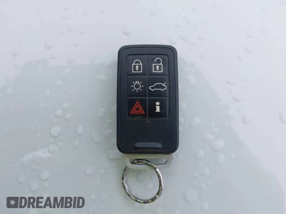2013 Volvo S60 T5 с VIN YV1612FHXD2170399, выставлен на аукционе IAAI как лот 42923636 с пробегом Не указан миль и . История ставок и продаж доступна на DreamBid. Изображение 11.