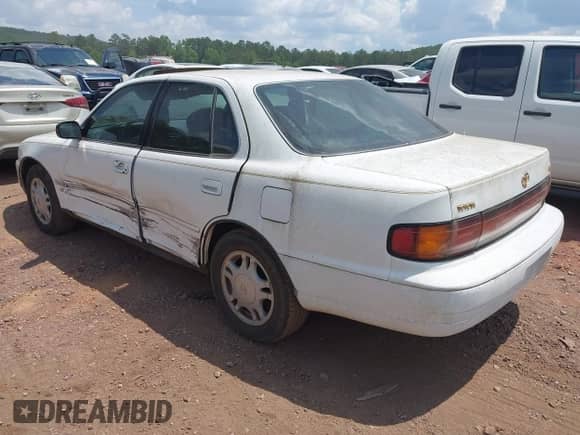 1993 Toyota Camry с VIN 4T1VK13E0PU051364, выставлен на аукционе IAAI как лот 42424824 с пробегом 126 476 миль миль и . История ставок и продаж доступна на DreamBid. Изображение 3.