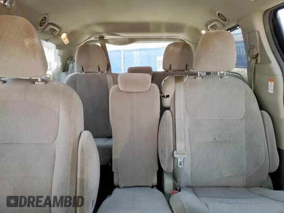 2017 Toyota Sienna LE Auto Access Seat z VIN 5TDKZ3DC4HS853532, wystawiony jako Copart lot #58519405 z przebiegiem 106 463 mil mil oraz Czysty tytuł • Clean title. Historia ofert i sprzedaży dostępna na DreamBid. Obrazek 10.