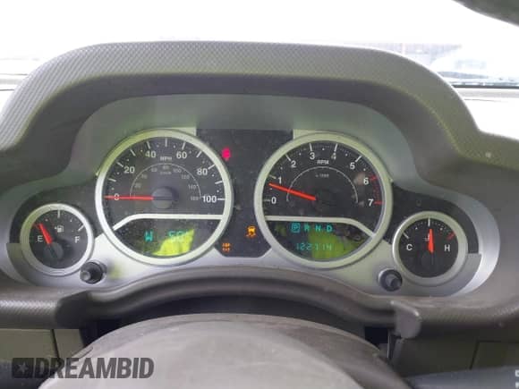 2007 Jeep Wrangler Unlimited Sahara z VIN 1J8GA59167L161894, wystawiony jako IAAI lot #41856064 z przebiegiem 122 714 mil mil oraz . Historia ofert i sprzedaży dostępna na DreamBid. Obrazek 7.