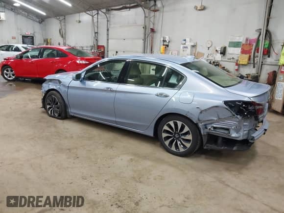 2017 Honda Accord with VIN JHMCR6F33HC001014, listed as a IAAI auction lot 42557200 with 75,397 mi miles and . Bid and sale history available at DreamBid. Image 3.