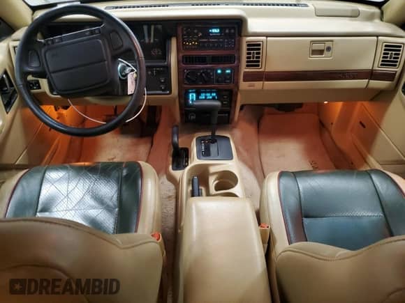 1995 Jeep Grand Cherokee Limited с VIN 1J4GZ78S9SC547492, выставлен на аукционе Copart как лот 83001084 с пробегом 109 863 миль миль и Чистый • Clean title. История ставок и продаж доступна на DreamBid. Изображение 8.