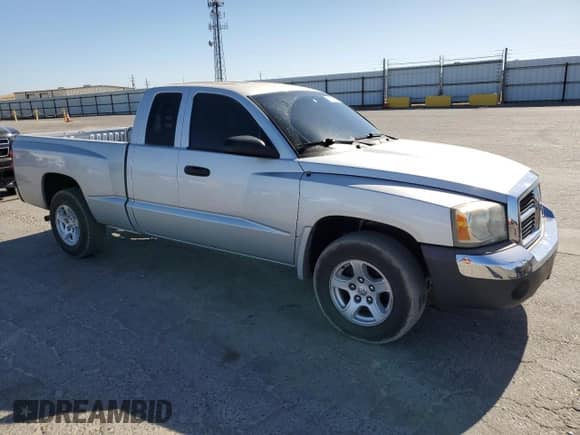 2005 Dodge Dakota SLT с VIN 1D7HE42K65S163019, выставлен на аукционе Copart как лот 67673975 с пробегом 118 096 миль миль и Списание • Salvage title. История ставок и продаж доступна на DreamBid. Изображение 4.