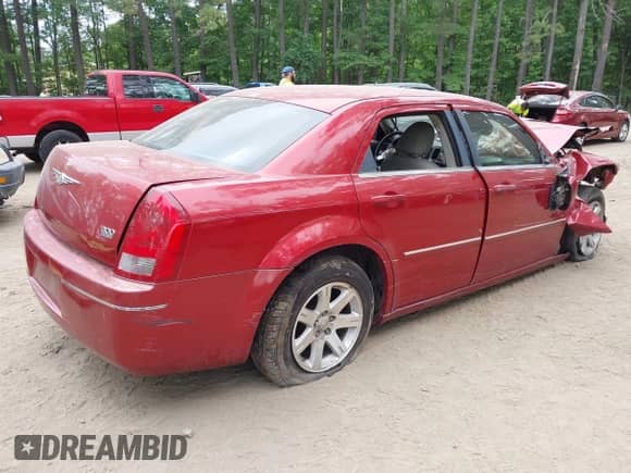 2007 Chrysler 300 Limited с VIN 2C3KA53G17H896637, выставлен на аукционе IAAI как лот 42405266 с пробегом 167 782 миль миль и . История ставок и продаж доступна на DreamBid. Изображение 4.