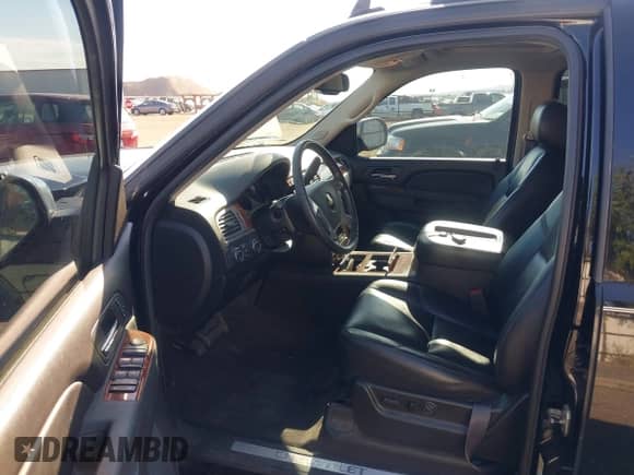2011 Chevrolet Avalanche LTZ with VIN 3GNTKGE39BG214896, listed as a IAAI auction lot 42691429 with 197,806 mi miles and . Bid and sale history available at DreamBid. Image 5.