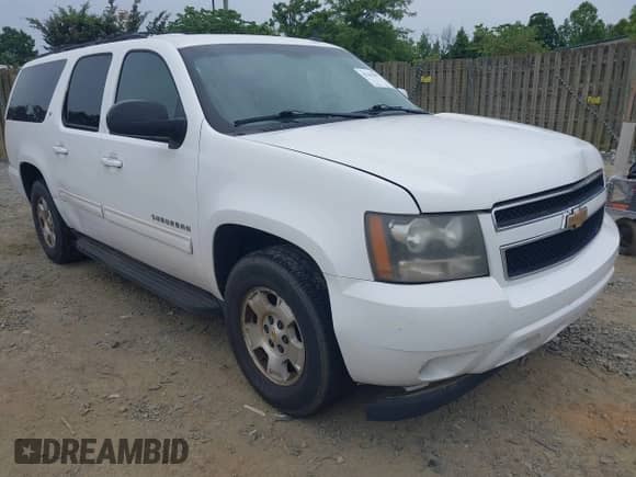 2010 Chevrolet Suburban LT z VIN 1GNUCJE01AR199247, wystawiony jako IAAI lot #42365497 z przebiegiem 289 944 mil mil oraz . Historia ofert i sprzedaży dostępna na DreamBid. Obrazek 1.