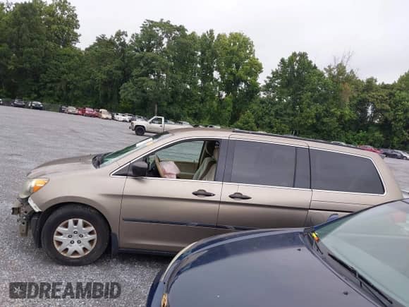 2008 Honda Odyssey LX с VIN 5FNRL38208B084002, выставлен на аукционе IAAI как лот 42877220 с пробегом 170 703 миль миль и . История ставок и продаж доступна на DreamBid. Изображение 15.