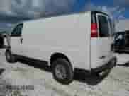2015 Chevrolet Express Cargo z VIN 1GCWGFCF9F1233046, wystawiony jako Copart lot #71058955 z przebiegiem 212 481 mil mil oraz Szkoda całkowita • Salvage title. Historia ofert i sprzedaży dostępna na DreamBid. Obrazek 2.