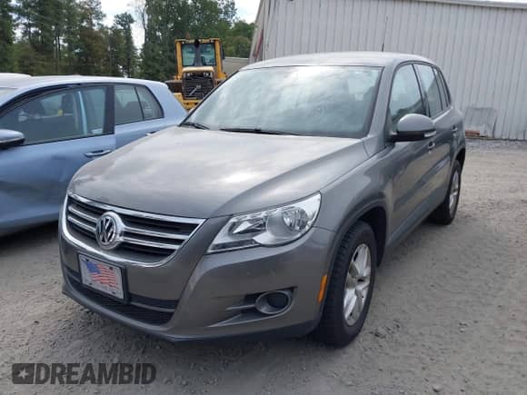 2011 Volkswagen Tiguan S с VIN WVGAV7AX9BW533759, выставлен на аукционе IAAI как лот 43304518 с пробегом 77 361 миль миль и . История ставок и продаж доступна на DreamBid. Изображение 2.