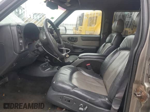 1998 Chevrolet Blazer LT z VIN 1GNDT13W8W2283752, wystawiony jako Copart lot #80677034 z przebiegiem 254 376 mil mil oraz Szkoda całkowita • Salvage title. Historia ofert i sprzedaży dostępna na DreamBid. Obrazek 7.